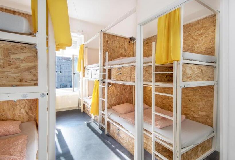 공동 객실, Avenue Hostel