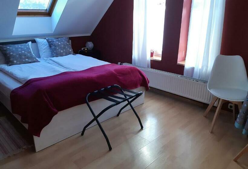 Quarto Triplo Estandar, Szalay Villa