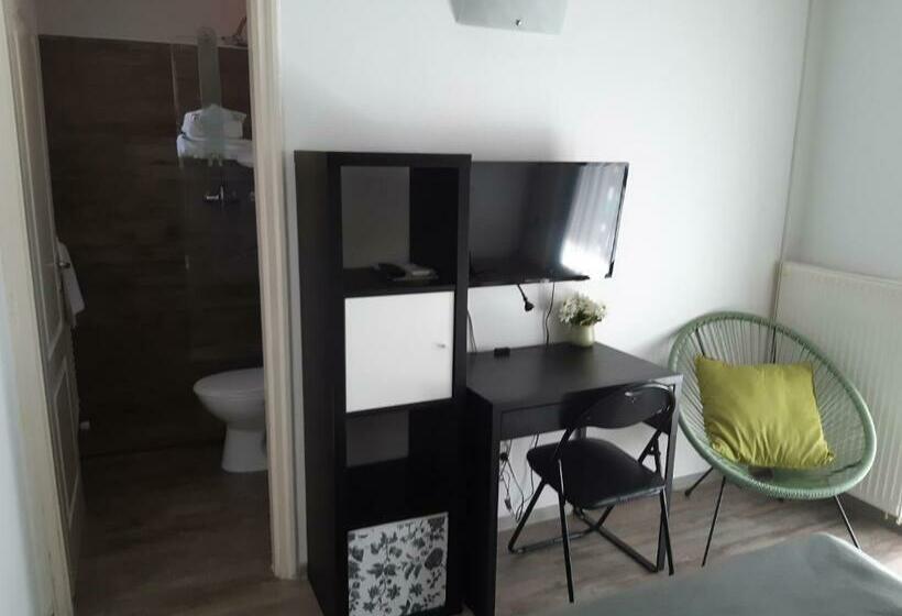 Quarto Estandar Interior, Szalay Villa