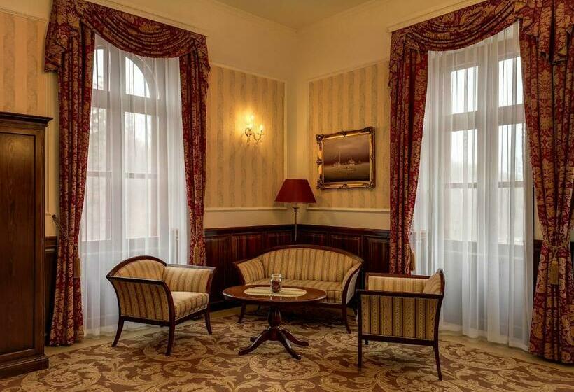 Люкс с гидромассажем, Kastélyhotel Sasvár Resort