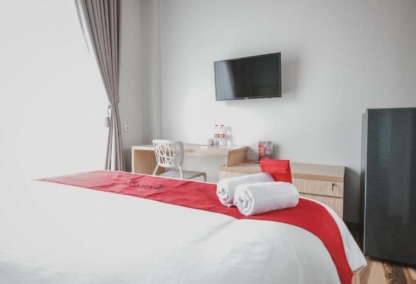 Полулюкс, Reddoorz Plus @ Karet Pedurenan 3