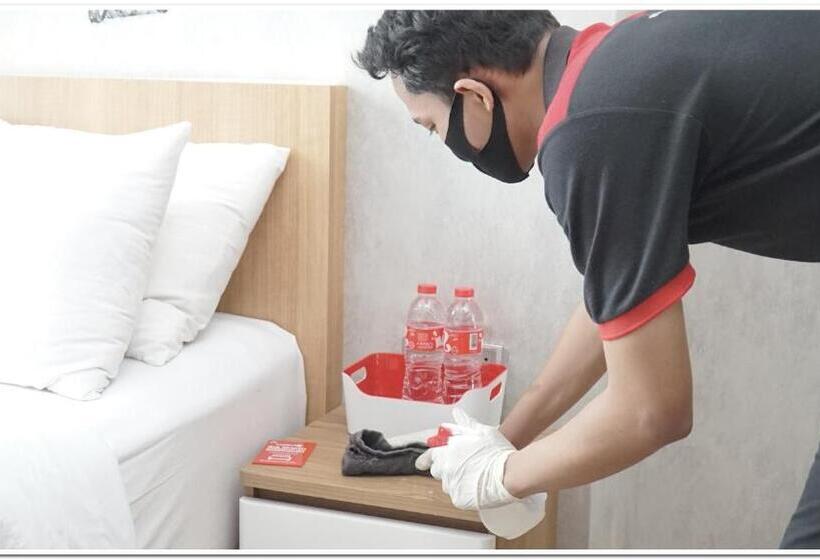 Номер Economy, Reddoorz Plus @ Karet Pedurenan 3