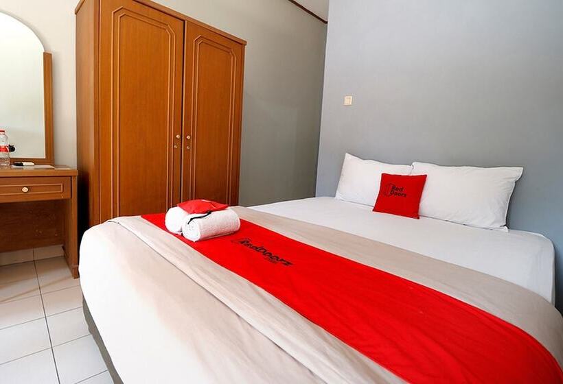 Номер Стандарт, Reddoorz Plus @ Karet Pedurenan 3