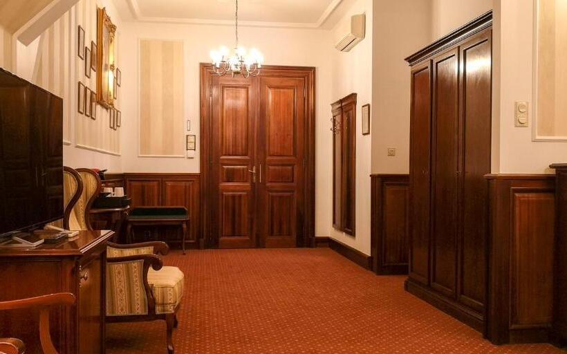 Люкс с гидромассажем, Kastélyhotel Sasvár Resort