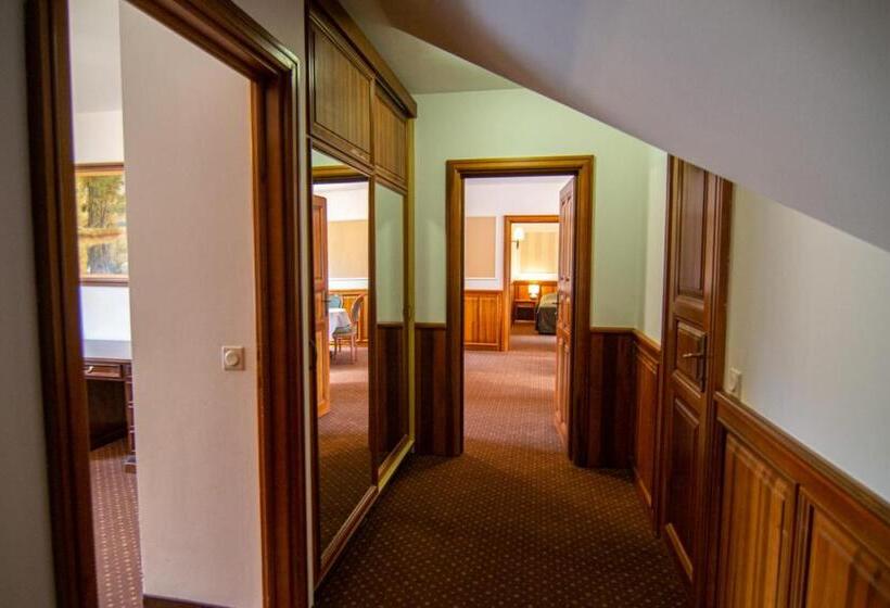 Апартаменты 3 Спальни, Kastélyhotel Sasvár Resort