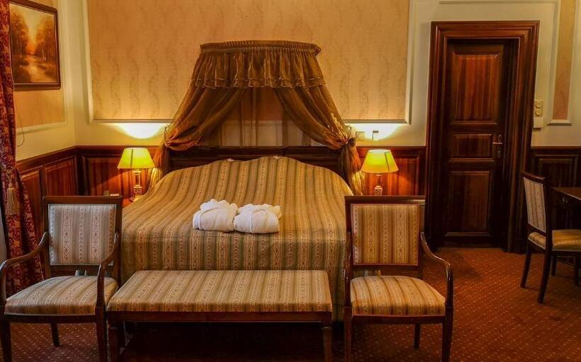 Президентский Люкс, Kastélyhotel Sasvár Resort