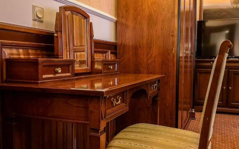 Президентский Люкс, Kastélyhotel Sasvár Resort