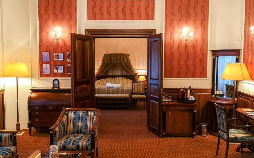 جناح رئاسى, Kastélyhotel Sasvár Resort