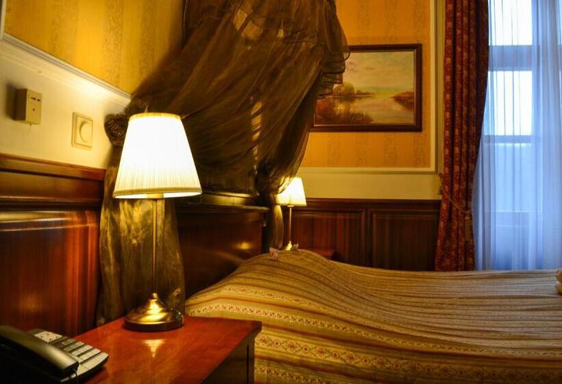 Номер Economy, Kastélyhotel Sasvár Resort