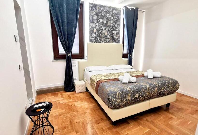 اتاق لوکس, Navona Central Relais