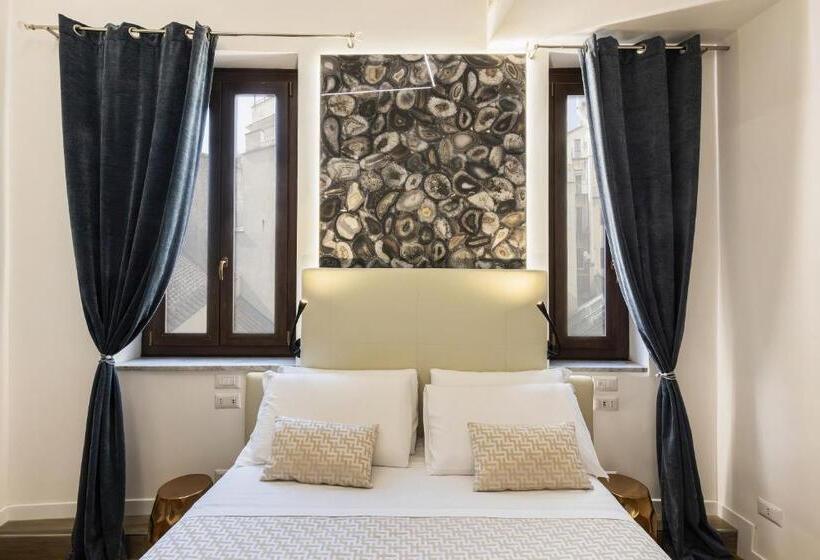 اتاق لوکس, Navona Central Relais