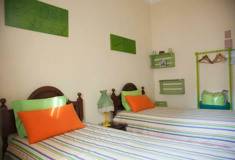 اتاق استاندارد با سرویس بهداشتی مشترک, 18st. Hostel