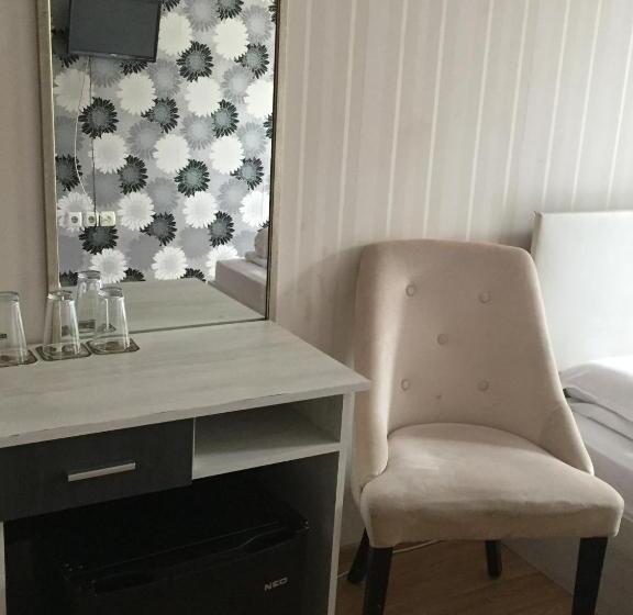 اتاق استاندارد سه نفره, Family Hotel Amor