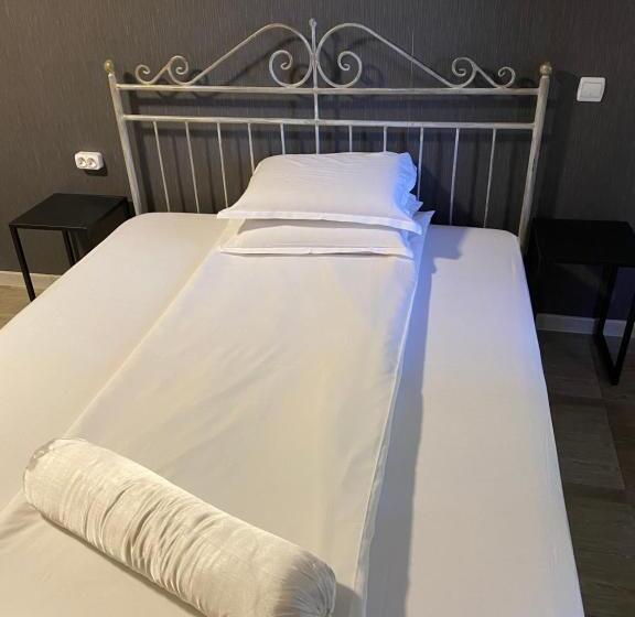 اتاق استاندارد سه نفره, Family Hotel Amor