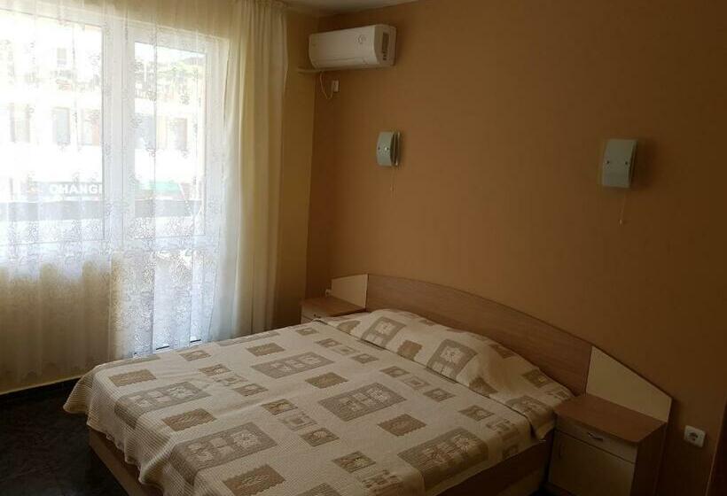 Номер Стандарт с Балконом, Family Hotel Alfa Vita