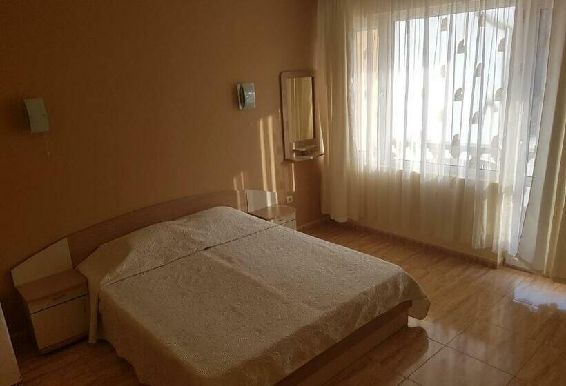 غرفة قياسية مزوَّدة بشُرفة, Family Hotel Alfa Vita