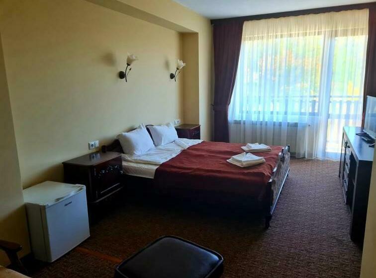 Номер Стандарт с Балконом, Family Hotel Bela