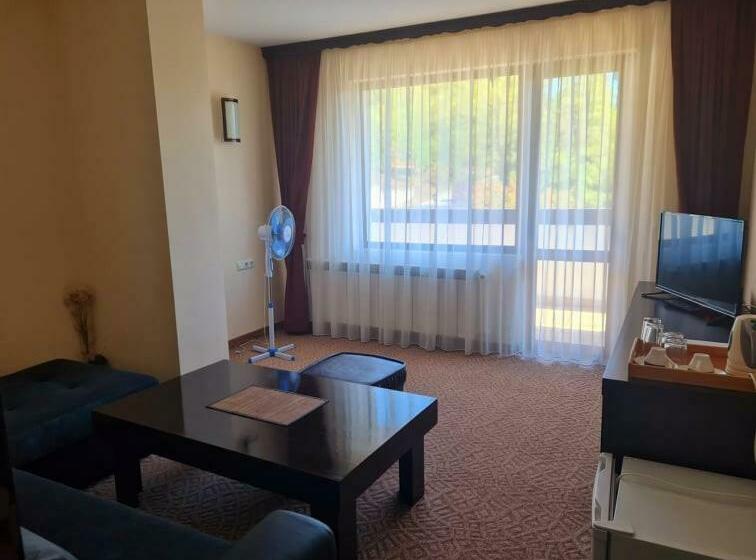 Полулюкс с Балконом, Family Hotel Bela