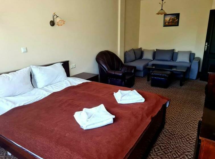2 Bedroom Suite with Balcony, Family Hotel Bela