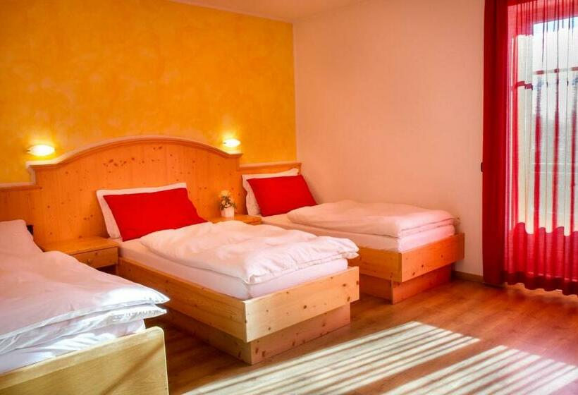 اتاق استاندارد سه نفره, Agritur Val D Adige