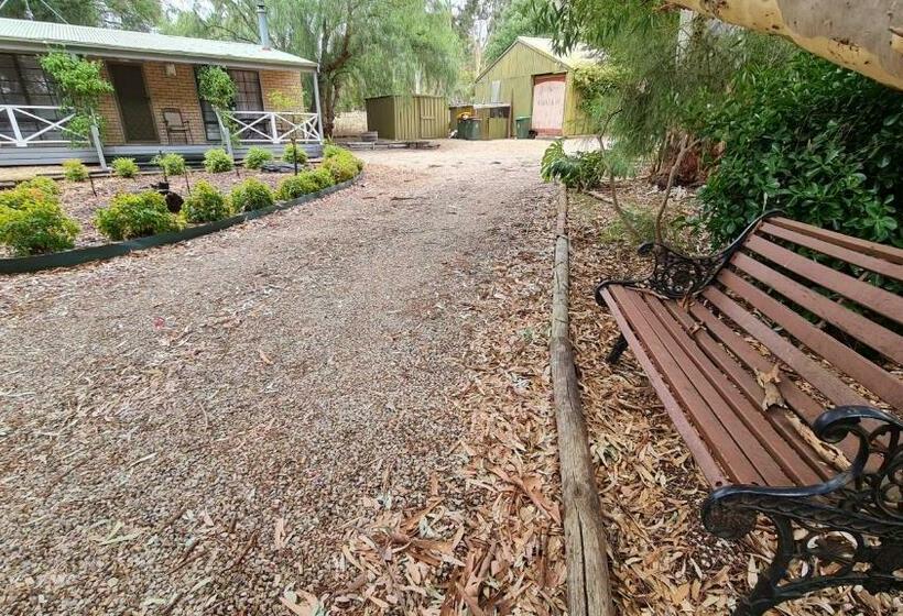 Хижина, Barossa Country Cottages
