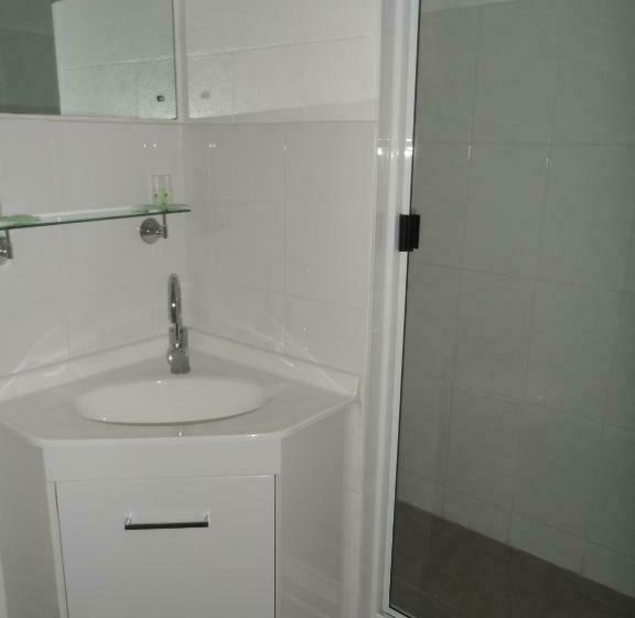 Семейный Номер, Oakey Motel
