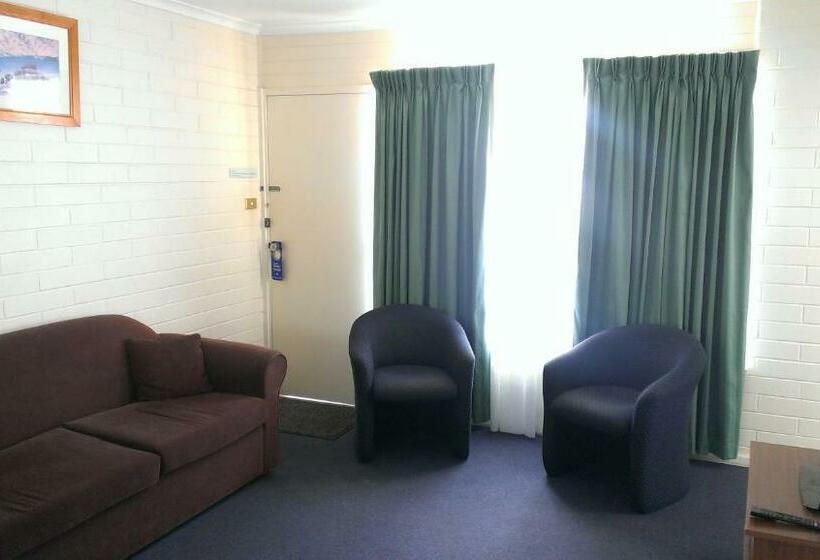 חדר משפחתי, Oval Motel   Murray Bridge
