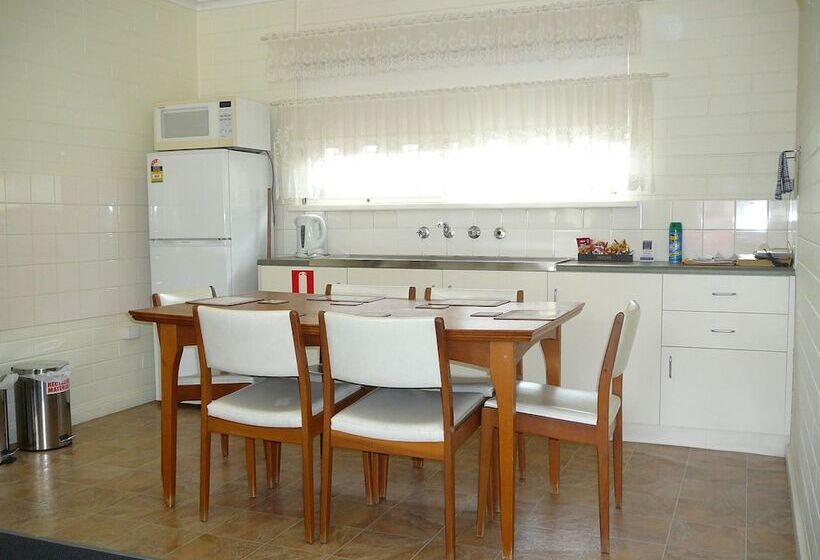 חדר משפחתי, Oval Motel   Murray Bridge