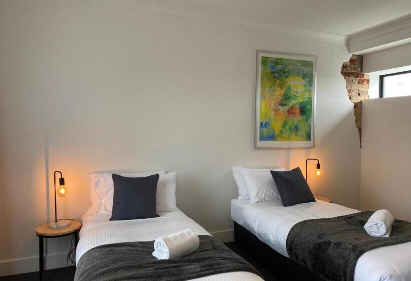 Трехместный Номер Премиум, The Astor Hotel Motel