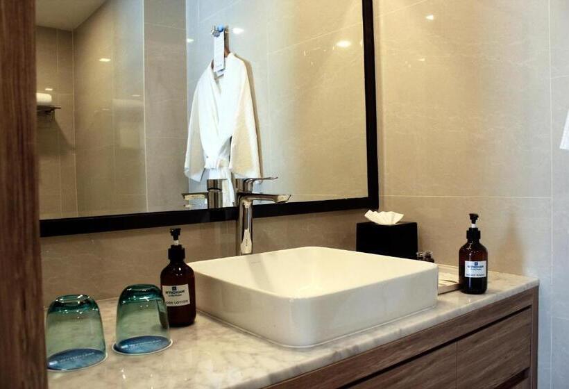 Номер Superior, 普吉岛拉威温德姆 Yyc旅游优选酒店 Wyndham Rawai Phuket Yyc Travel Preferred