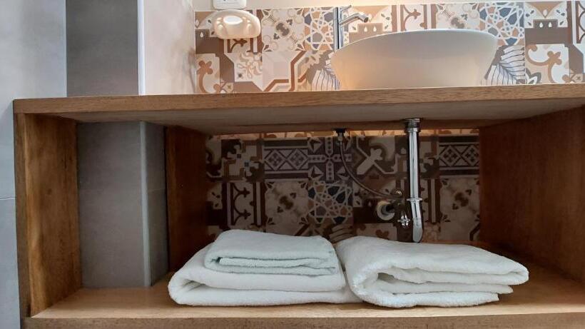 اتاق استاندارد یک نفره, Hostal ñan Tika