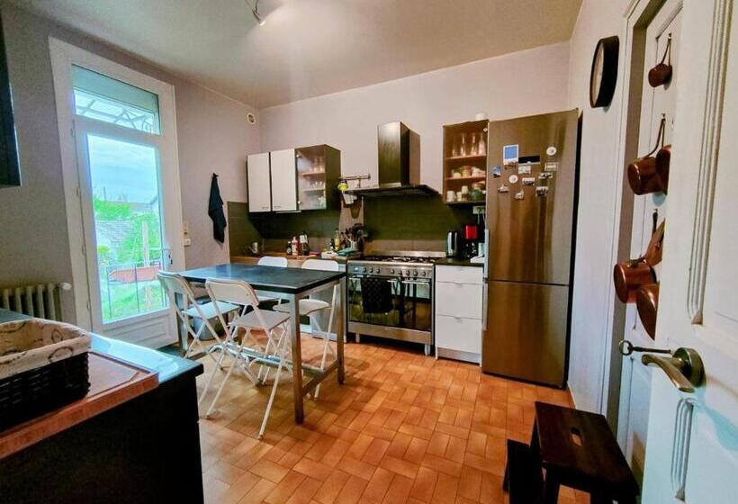 1间卧室的房子, Home   Champoulains   Séjour à Auxerre