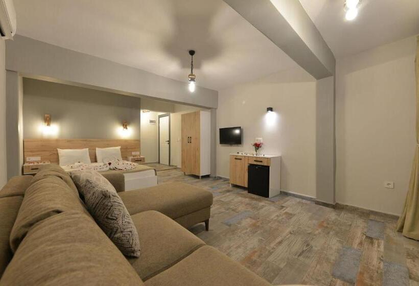 Семейный Номер Вид на Море, Trakhei̇a Otel