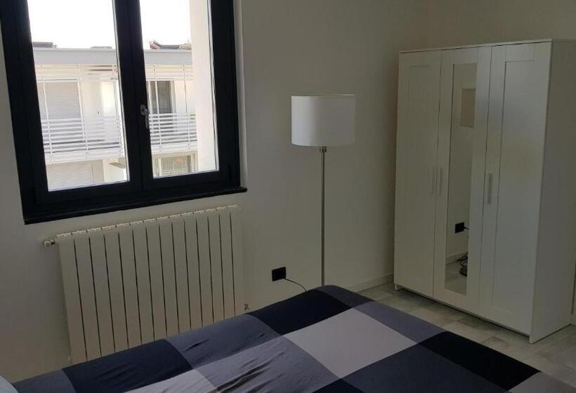 스탠다드 룸, Black And White B&b Urgnano