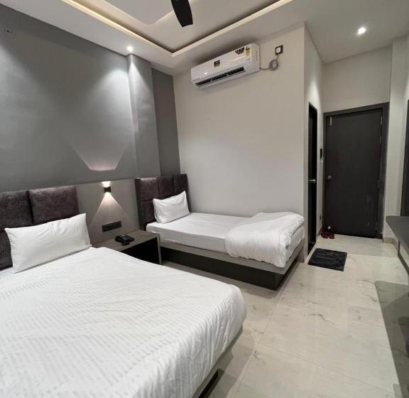 Трехместный Номер Deluxe, Shiva Palace