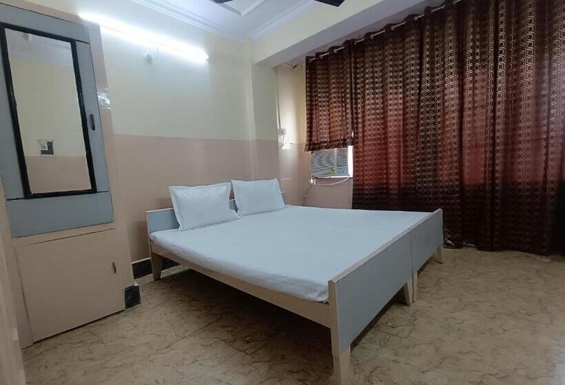 Номер Deluxe, Ayodhya Hotel Nitya