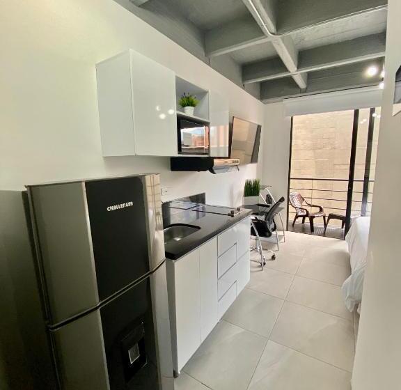 استودیوی استاندارد, Edificio Luxury Life