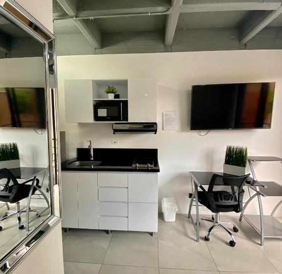 استودیوی استاندارد, Edificio Luxury Life