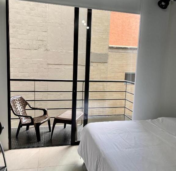استودیوی استاندارد, Edificio Luxury Life