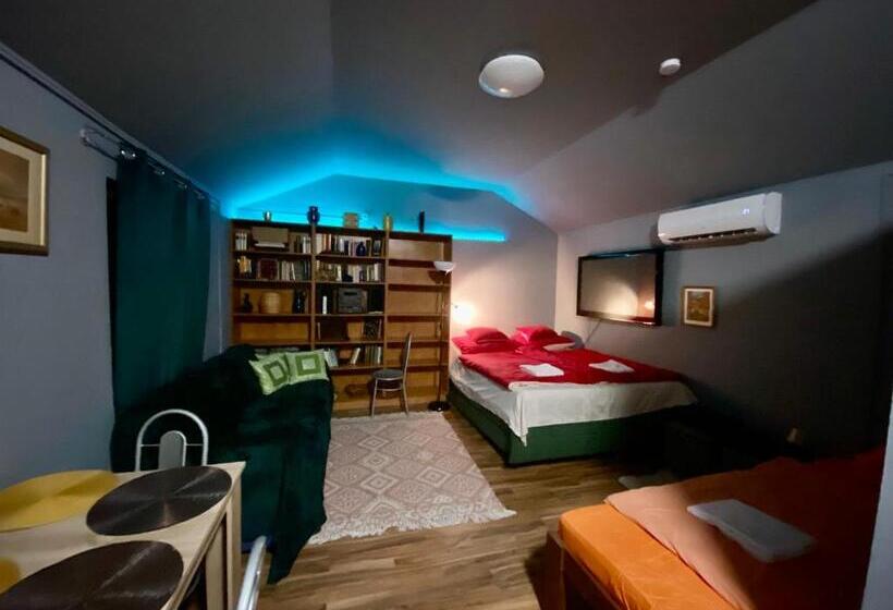חדר סטנדרט לשלושה עם נוף לגינה, Babér Apartmanház Balatonakarattya