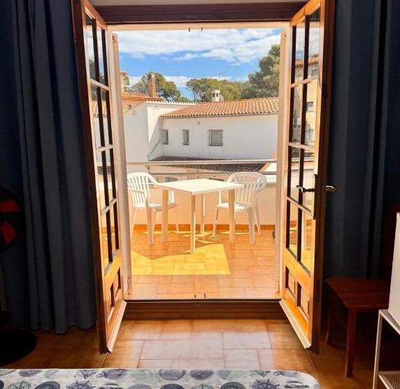 اتاق استاندارد با چشم‌انداز دریا, Villa Mercè Empúries