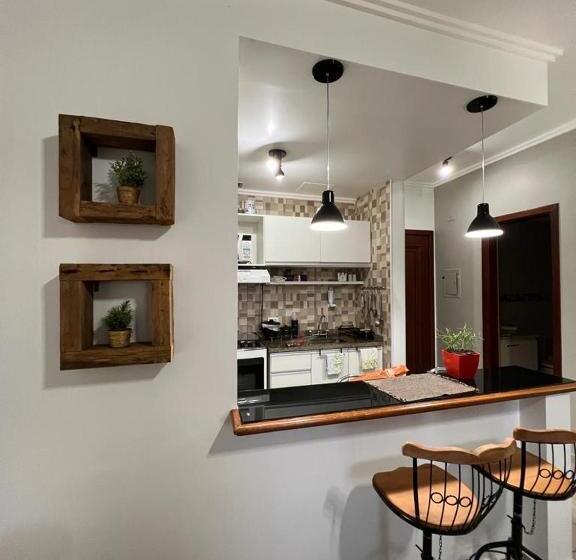 آپارتمان 1 خوابه با بالکن, Suíte No Castelo Flat No Home Green Home