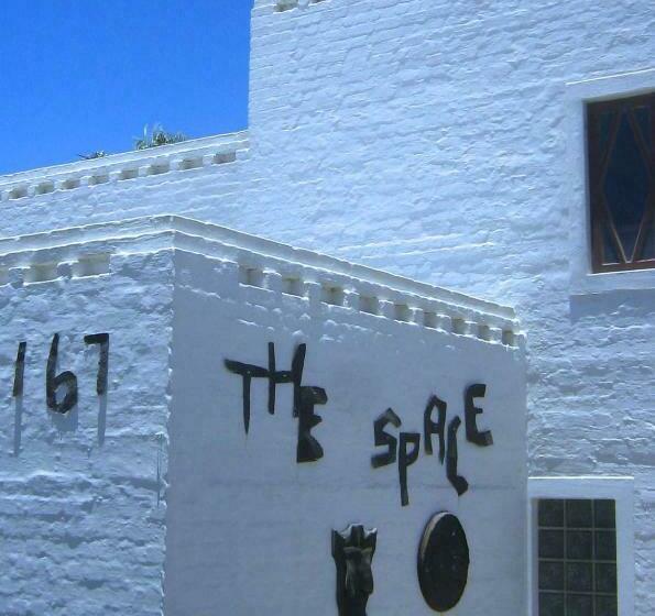 اتاق استاندارد یک نفره, Alternative Space B & B