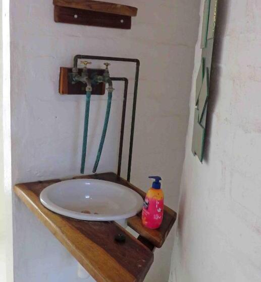 اتاق اکونومی, Alternative Space B & B