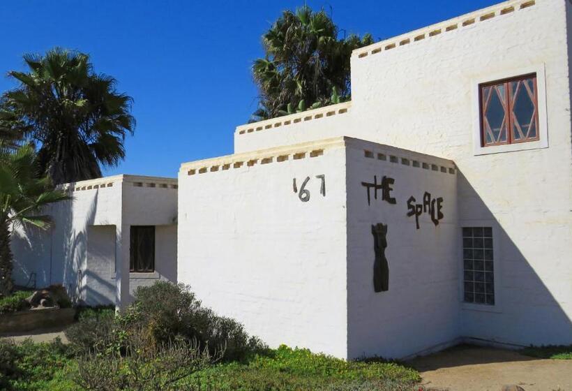 اتاق اکونومی, Alternative Space B & B