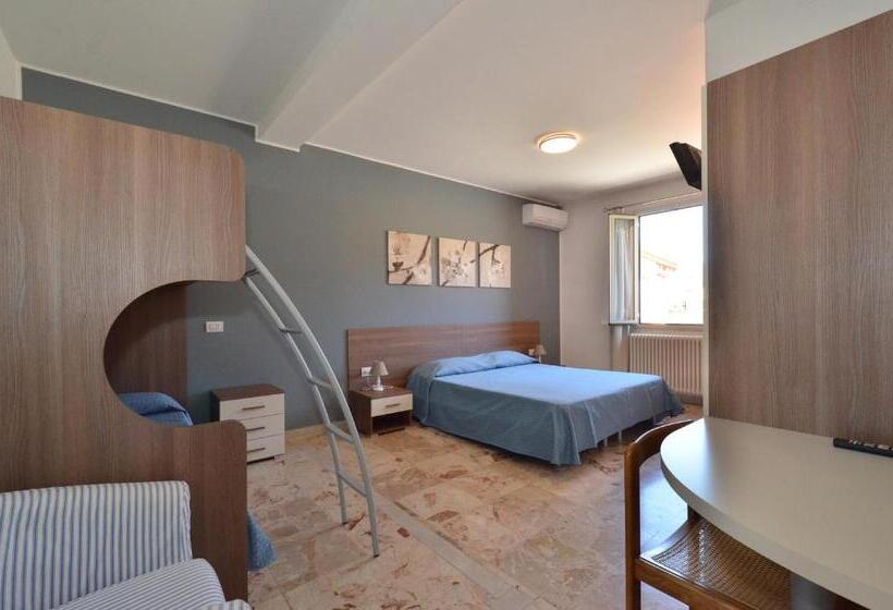 클래식 4인 룸, Albergo Della Torre
