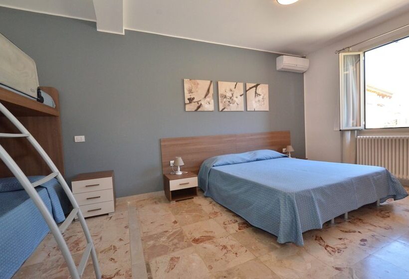 4인용 스탠다드 룸, Albergo Della Torre