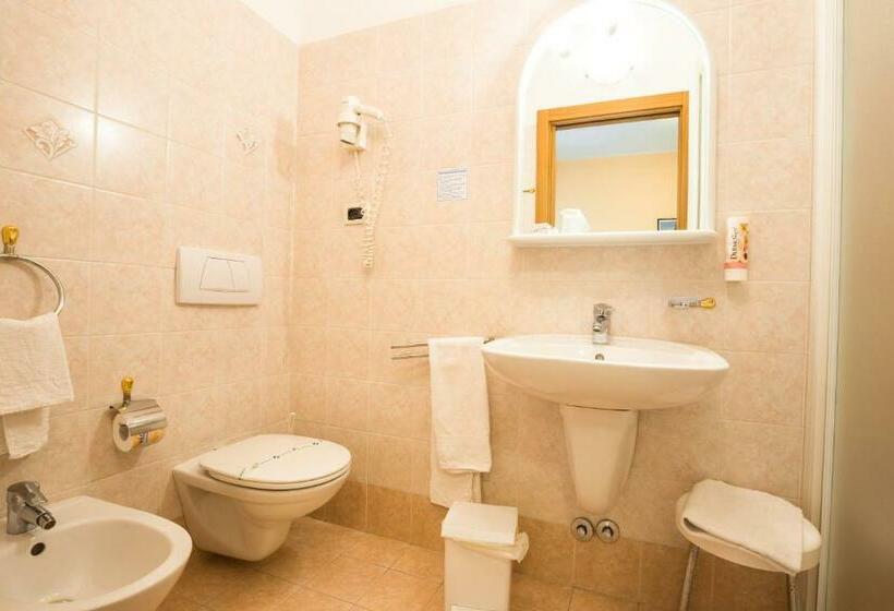 Номер Стандарт Индивидуальный, Albergo Maggiorina