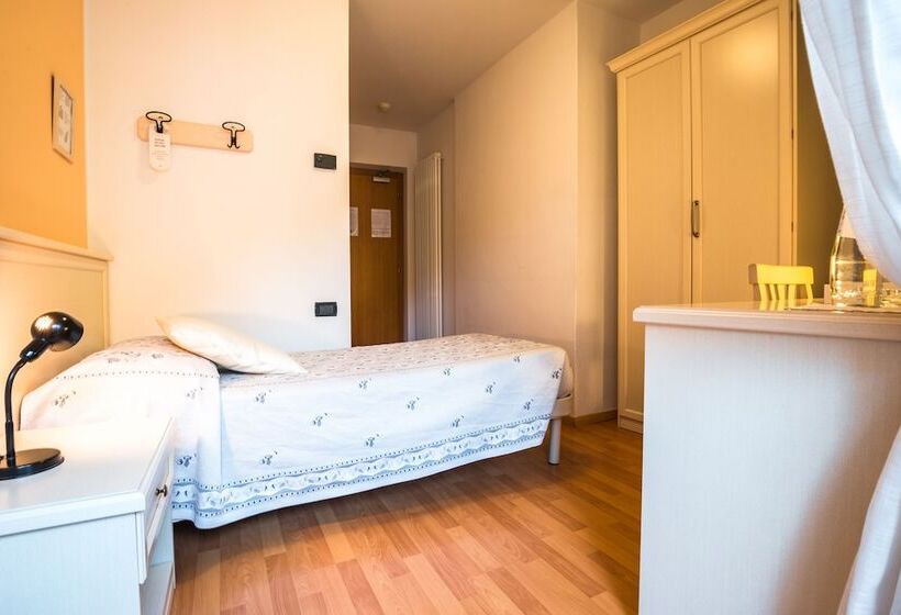 Номер Стандарт Индивидуальный, Albergo Maggiorina