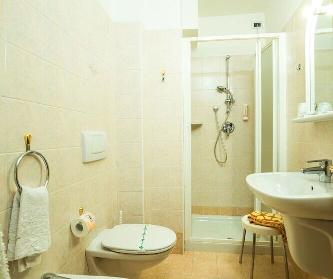 Quarto Triplo Estandar, Albergo Maggiorina